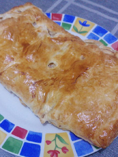 Una foto de Empanada de champiñones y nata y para los peques jamón York y 🧀
