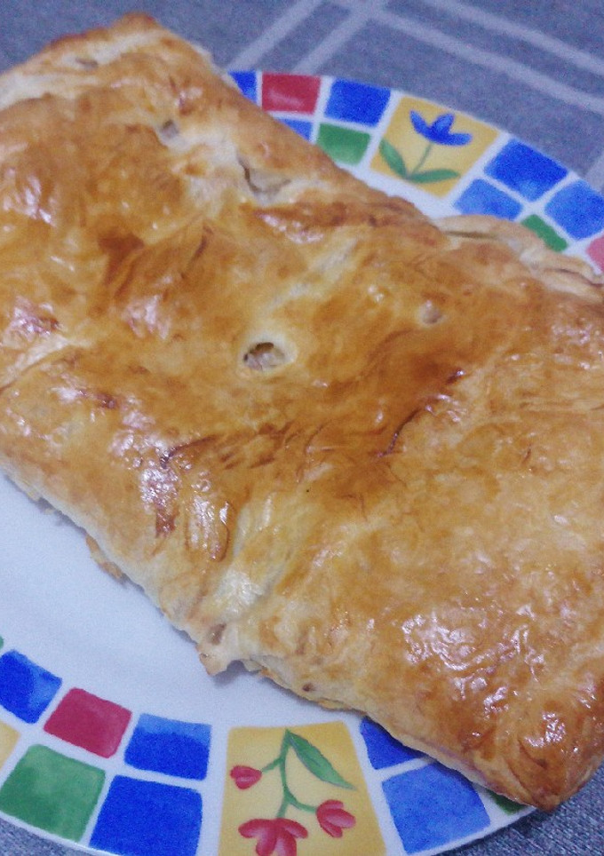 Una foto de Empanada de champiñones y nata y para los peques jamón York y 🧀