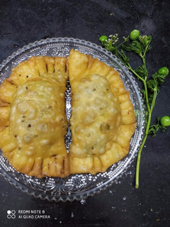 મટર કરંજી (Mutter Karanji recepie in Gujarati) રેસીપી મુખ્ય ફોટો