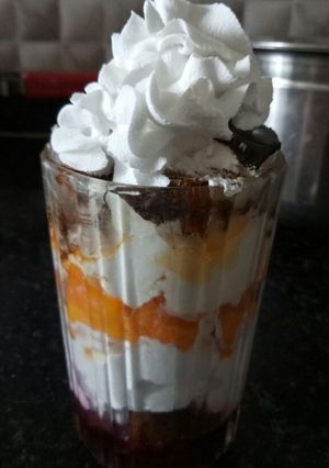 A picture of Dessert in glass.