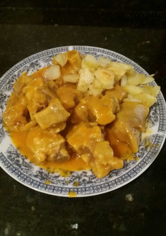 Una foto de Manitas de cerdo en salsa