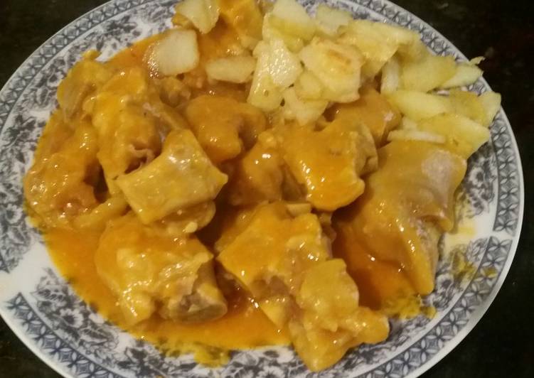 Manitas de cerdo en salsa