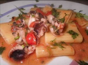 Foto di Paccheri con Seppioline sfumate al Brandy e Pomodori Pachino