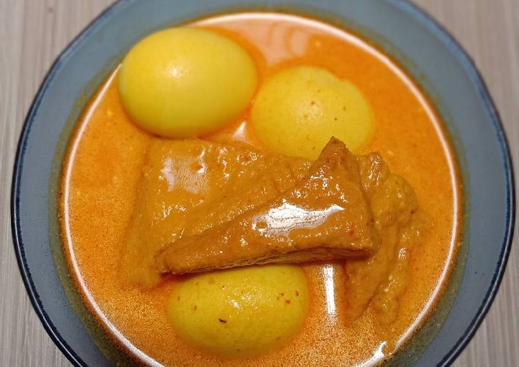 makanan Gulai Tahu dan Telur Jadi, tidak cukup satu