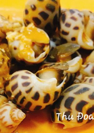 Hình của món Ốc hương xào trứng muối.