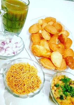 A picture of Pani puri.