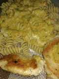 Fideos integrales y pechugas de pollo con salsa de quinotos