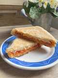 Planchadito de sobrasada, miel y brie