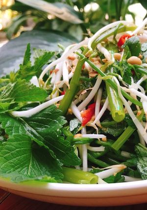 Hình của món Rau muống trộn (gỏi rau muống).