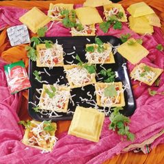 Cheese 🍕 canapes pizza 😋 canapes ❤️ pizza cups A picture of Cheese 🍕 canapes pizza 😋 canapes ❤️ pizza cups.