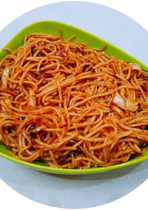 A picture of Veg hakka noodles.