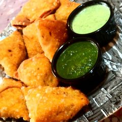 A picture of Indian Punjabi Samosa.