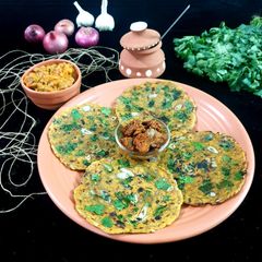 A picture of Tandoori Missi roti.
