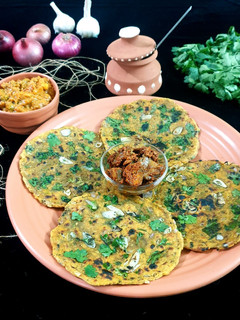 A picture of Tandoori Missi roti.