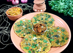 A picture of Tandoori Missi roti.