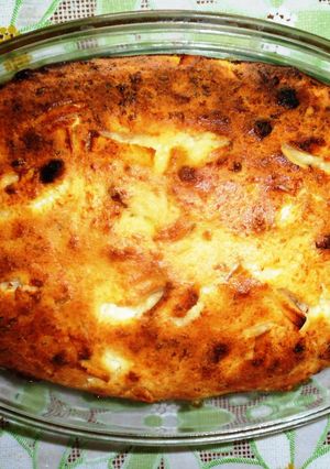 Фото Творожная запеканка с изюмом и яблоком.