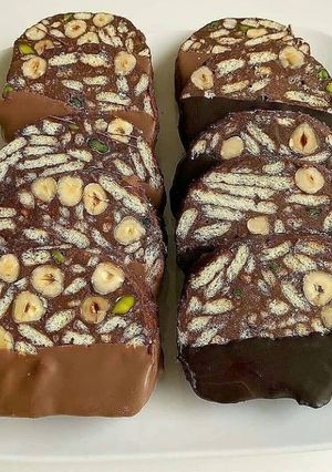 عکسی از دستور کیک یخچالی مغزدار 🌰
