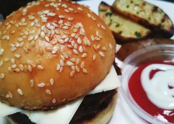 Masakan Unik Beef burger hand made by angga Praktis Enak