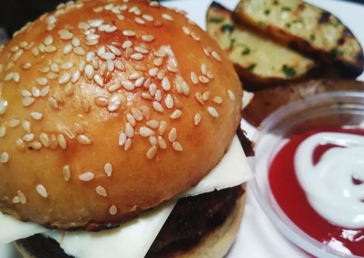 Masakan Unik Beef burger hand made by angga Praktis Enak