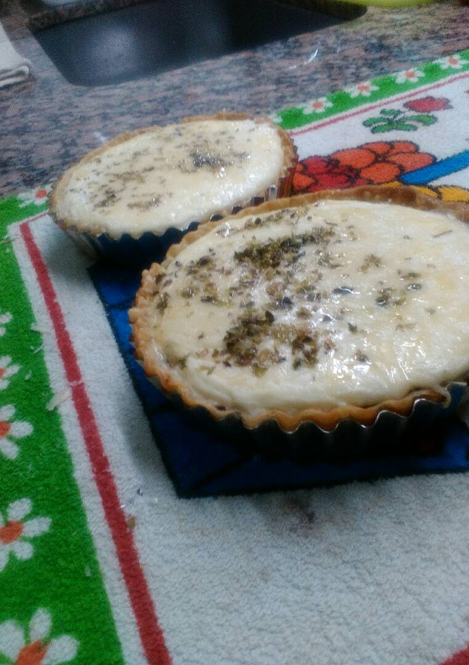 Una foto de Tarteletas de verduras grilladas con jengibre y cuatro quesos