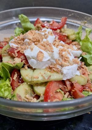 Une photo de Salade au pesto et mozzarella