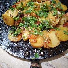 A picture of Tawa aloo ki katliyan.
