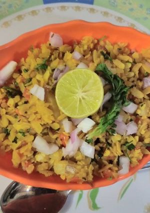 पोहा (Poha recipe in hindi) रेसिपी मुख्य फोटो