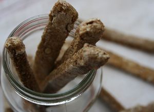 Una foto de Palitos integrales con queso y ajo