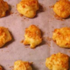 A picture of Garlic Cheese Puffs.