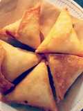 Cheesy veg mini samosa