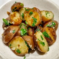 Garlicky herbed potatoes A picture of Garlicky herbed potatoes.
