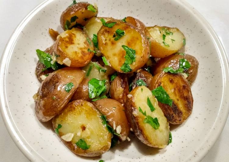 Easiest Way to Make Appetizing Garlicky herbed potatoes