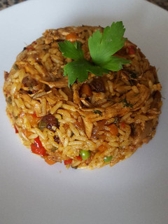 Una foto de Arroz con pollo meloso