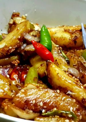 A picture of Chilli garlic potatoes.