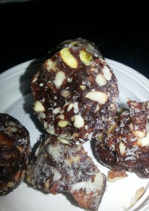 A picture of Chiku. Fruity bites.