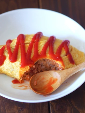 Easy Steps to Make Omurice! Japanese Omlet Rice the Can Spoil the Tongue Tasty