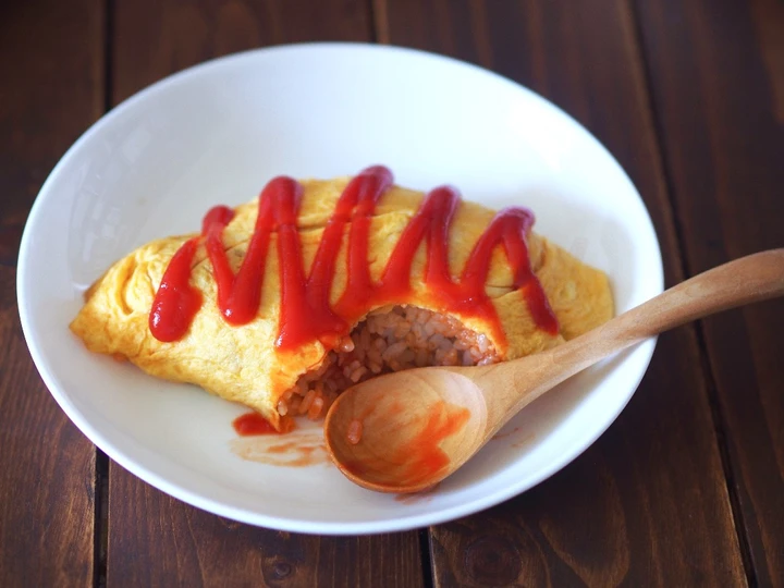 Easy Steps to Make Omurice! Japanese Omlet Rice the Can Spoil the Tongue Tasty