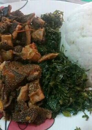 A picture of Ugali served with matumbo and kales.