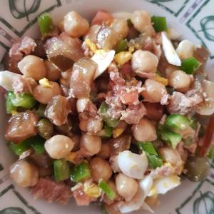 Ensalada de garbanzos o trampó de garbanzos