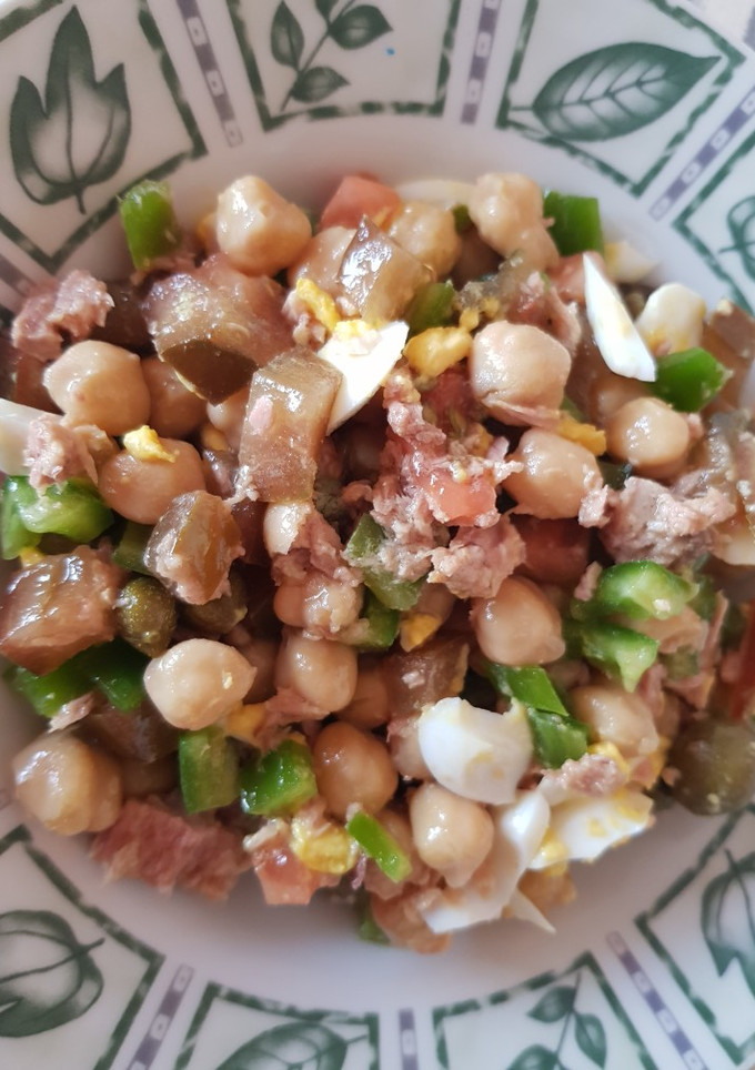 Una foto de Ensalada de garbanzos o trampó de garbanzos