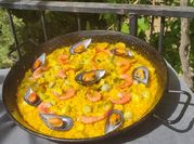 Una foto de chirlas con tomate