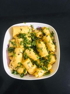 ખાંડવી (Khandvi Recipe In gujarati) રેસીપી મુખ્ય ફોટો