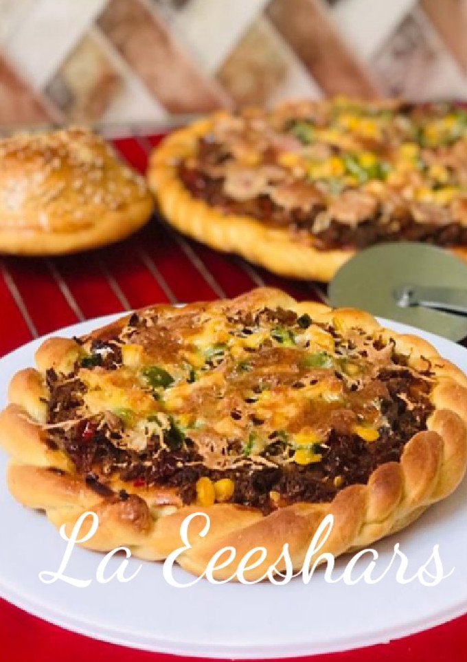 A picture of Pizza with a twist.