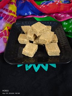 ગોળ પાપડી (Gol Papdi Recipe In Gujarati) રેસીપી મુખ્ય ફોટો