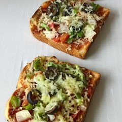 Bread Pizza A picture of Bread Pizza.