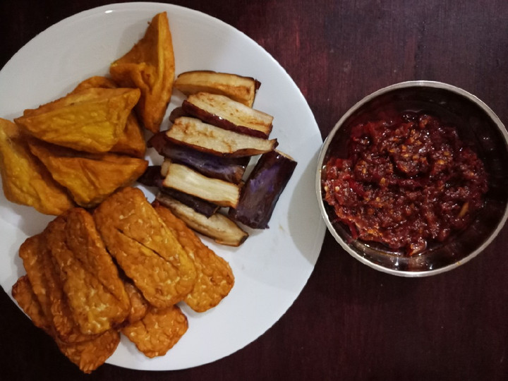 Ini dia! Bagaimana cara membuat Tahu Tempe Terong Sambel Penyet yang nikmat