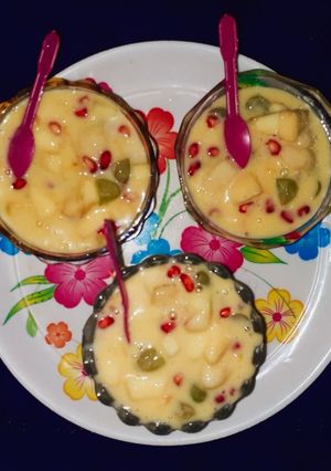 A picture of "Fruits Custard".