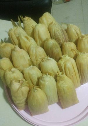 A picture of Tamales with Sauces.