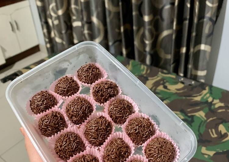 Bola Regal Coklat