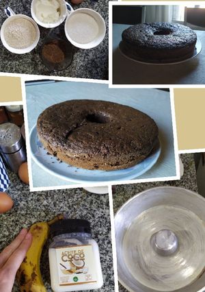 Una foto de Torta simple y súper húmeda de banana y aceite de coco
